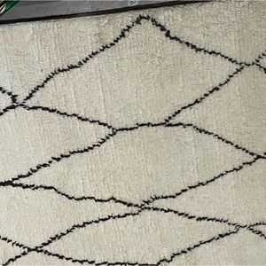 5x8 Rugs,  100% wool all rugs are hand loomed made in India.